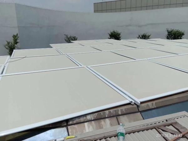 Telhado exterior motorizado com telhado retrátil
