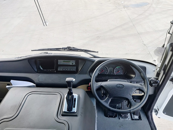 4x4 Off Road Tourism Right Hand Drive Coach Bus 29 seats Passenger Bus 4WD