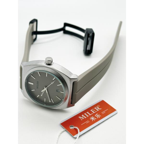 ODM Мода Спорт Минималист Ниша Силиконовые ремни Часы с корпусом из нержавеющей стали для женщины