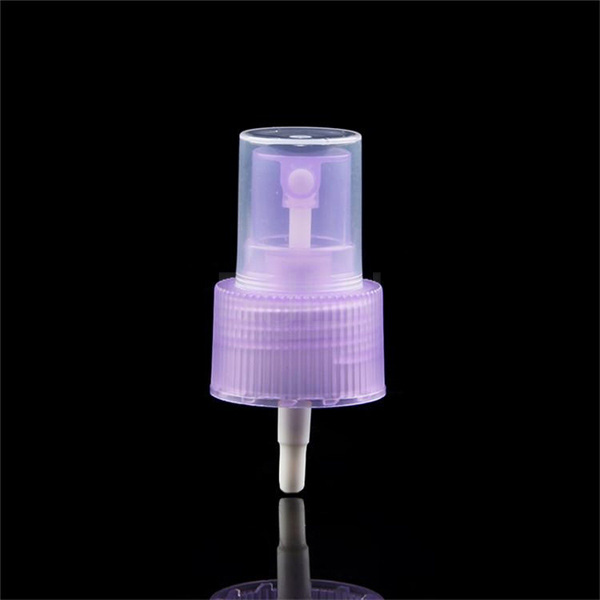 Пурпурная половина спрейера тумана пластмассы шнурка покрывает белые точные брызги тумана