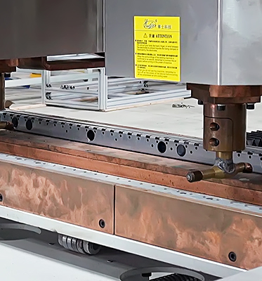 Семь 7-осевых станков сварки с помощью CNC с двойными головами Автоматический листовой металл для приседания