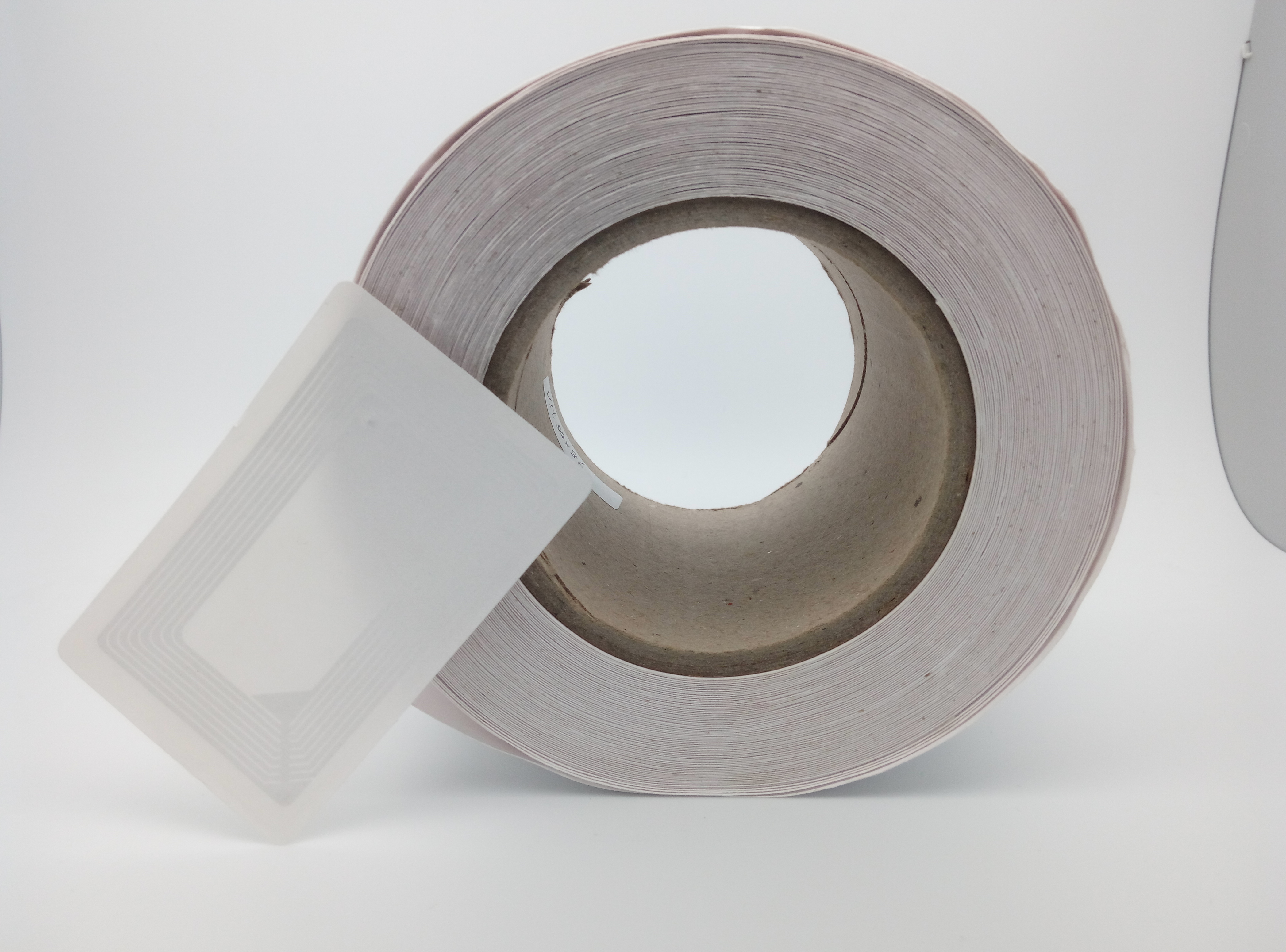 ISO14443A RFID наклейки наклейки наклейки 86x54 мм бумажные RFID наклейки для отслеживания