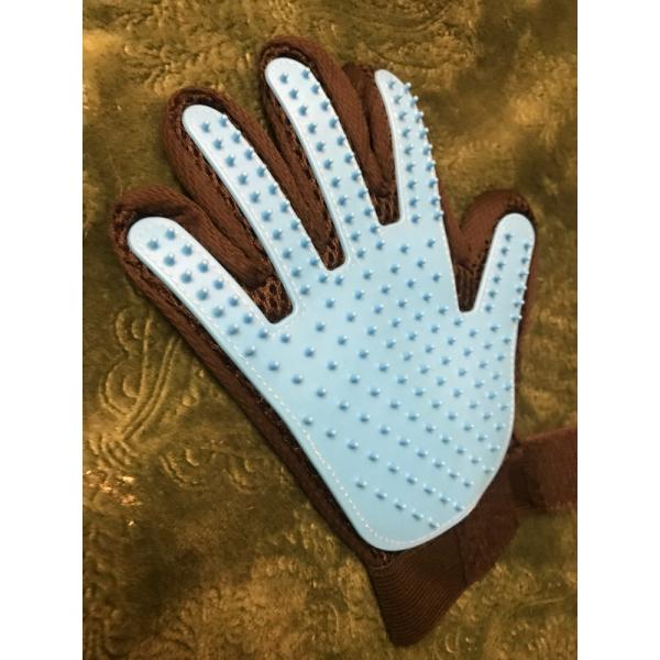 Расслабляющая перчатка холить кота массажа для гребня Дешеддинг волос любимца перчатки шерстей собак