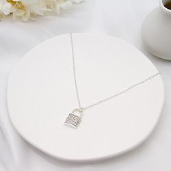Colar de prata longa 47mm da forma com os pendentes transparentes da broca