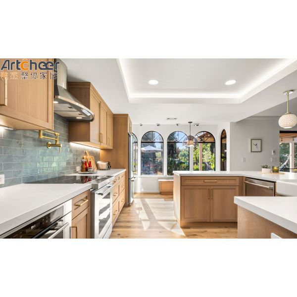 Modern Solid Wood Kitchen Cabinet with Customized Color and 3 Years Guarantee