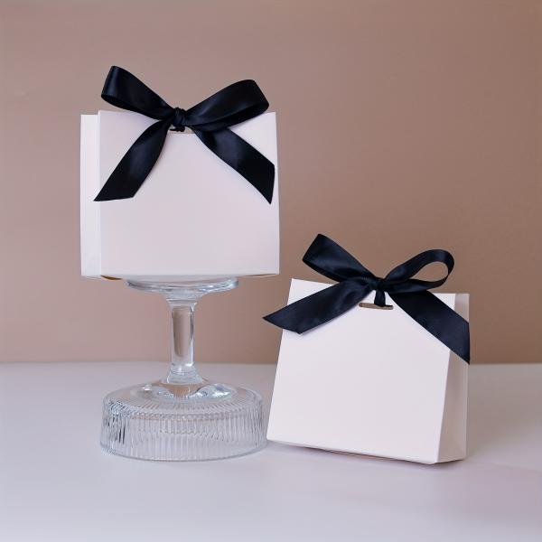 Sacs cadeaux d'anniversaire personnalisables avec rubans colorés