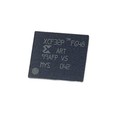 Oscilador interno da precisão da memória do BAILE DE FINALISTAS da configuração de XCF32PFSG48C FPGA