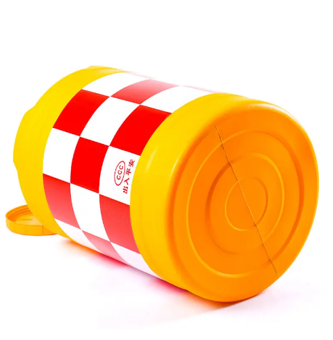 Желтый пластиковый барабан для защиты от столкновений