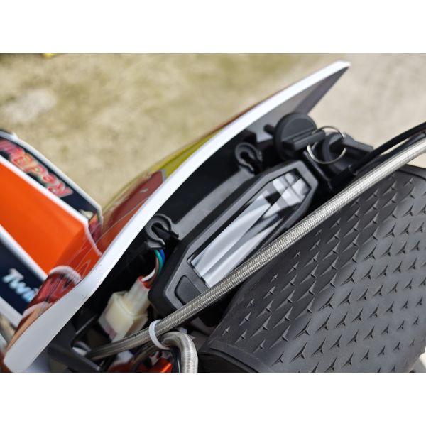 2 Stroke 300cc Enduro Motocross Bike With Single Chamber Dual Mode Front Absorbers