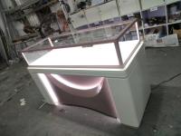 Vitrina de joyería multifuncional con atractivo color rosa