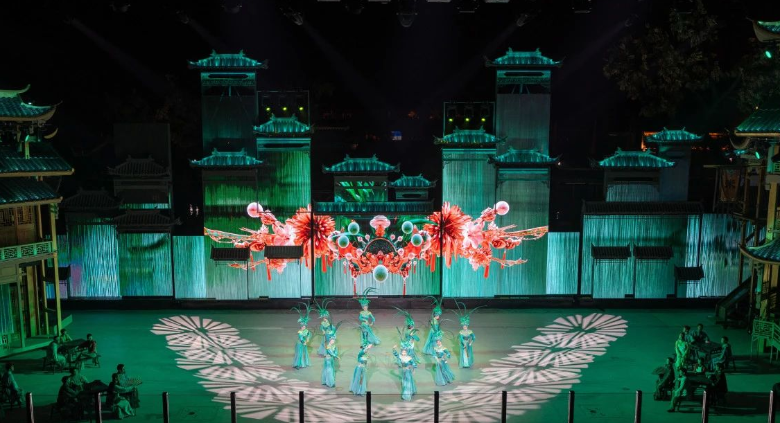 P5.9 P6.9 P10.4 Personnalisation Flexible GOB Ultra Léger Excellente Dissipation de la Chaleur Conception Étanche IP65 Cadre en Fibre de Carbone Affichage Transparent LED Haute Transparence