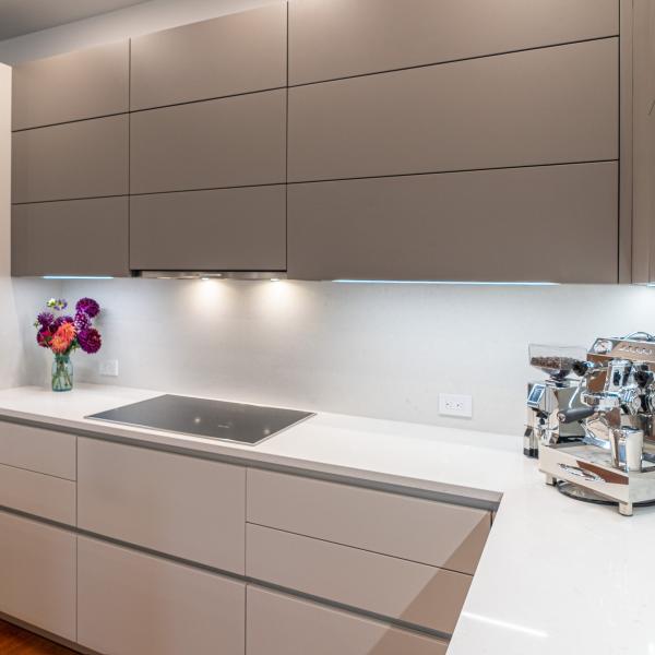 Light Grey Modern Kitchen Cabinet Dining Room Pre Made Lacquer Handless Kitchen Cabinet