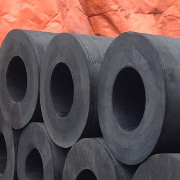 High Strength Cylindrical Marine Fenders For Efficient Docking Operations
