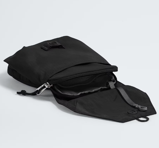 New lightweight and portable crossbody bag with a sleek design