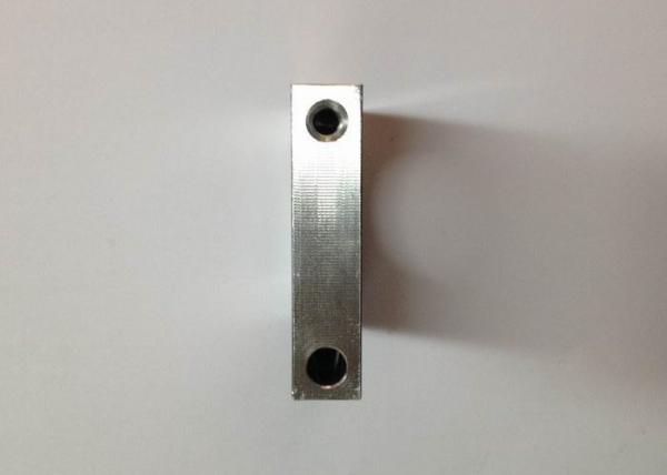 CNC que processa o perfil industrial de alumínio 6000 séries para as peças da máquina