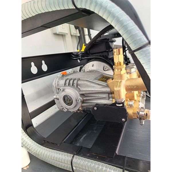 Wall Mounted Car Wash Machine 380V 3.0kw Long Life With High Pressure Pump