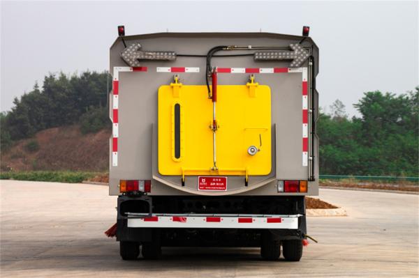 Isuzu KV100 115hp Eu 5 caminhão de varredura de estradas de alta pressão para redução de poeira