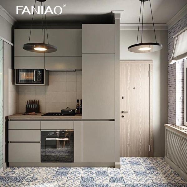 Современные небольшие кухонные шкафы с однослойным раковиной для дизайна маленьких комнат