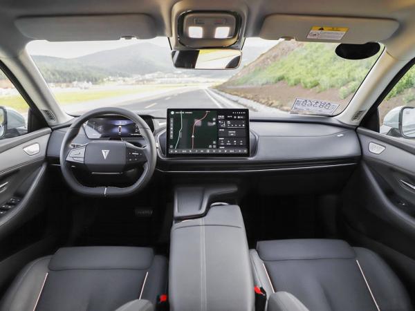 Small Sedan Electric Car Vehicles 165KM Left Steering Changan Dark Blue SL03
