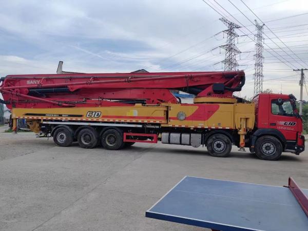 1400 mm Hauteur d'alimentation 62m Volvo Chassis Pompes montées sur camion pour équipement de construction