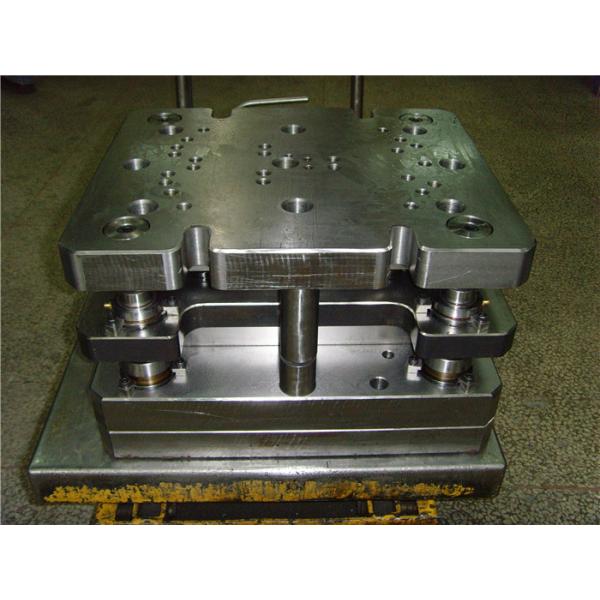 Matrices d'estampillage des véhicules à moteur progressives ajustant l'acier inoxydable des joints 317 d'entretoise