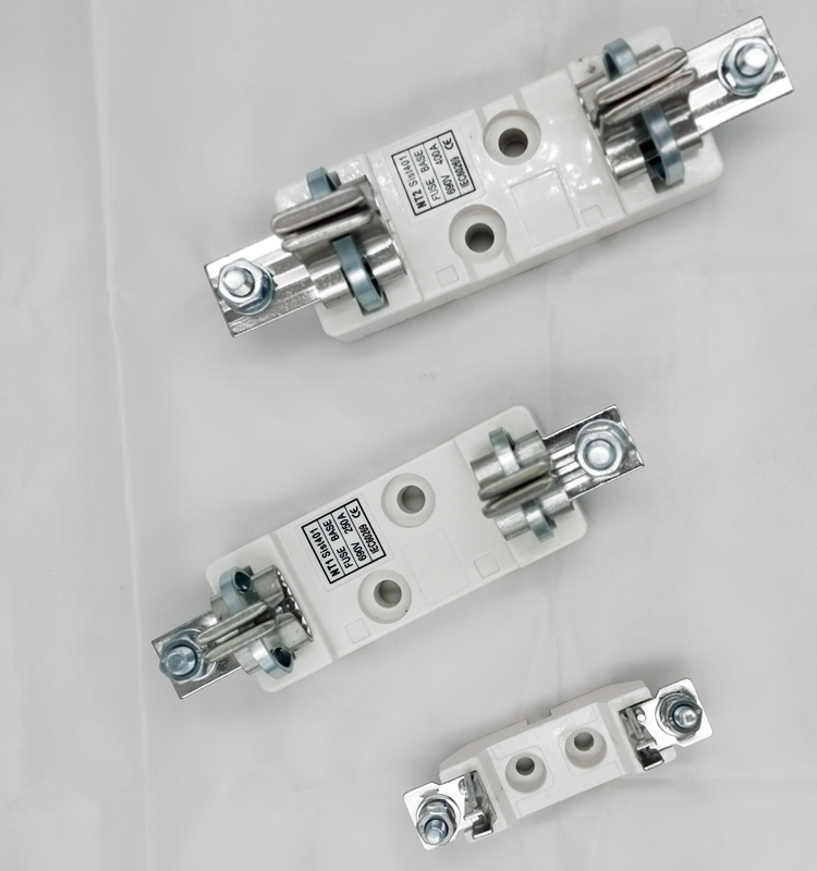 Good Quality Hrc Ceramic NH2 or NT2 Type Blade Fuse Base with 500V 120KA gG 400A NT2 NH2 Hrc Fuse Link