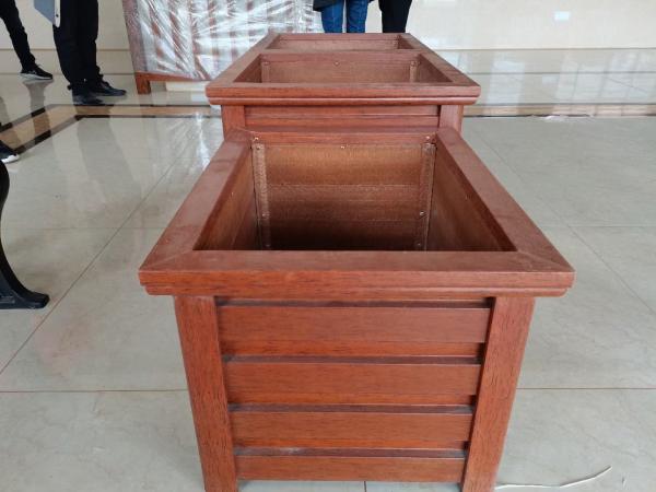Fiberglass Reinforced Wooden Grain Flower Box For Garden Hotel Or Commecial Square