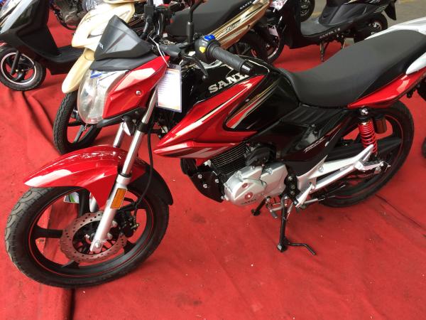 Outdoor Sport Standard Motorcycle 150cc 5 Gear Large Capacity Electric / Kick Starting