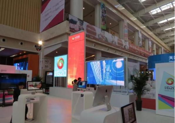 P16 High Transparent LED Display , Outdoor Video Glass Wall working Temperature -10~40℃