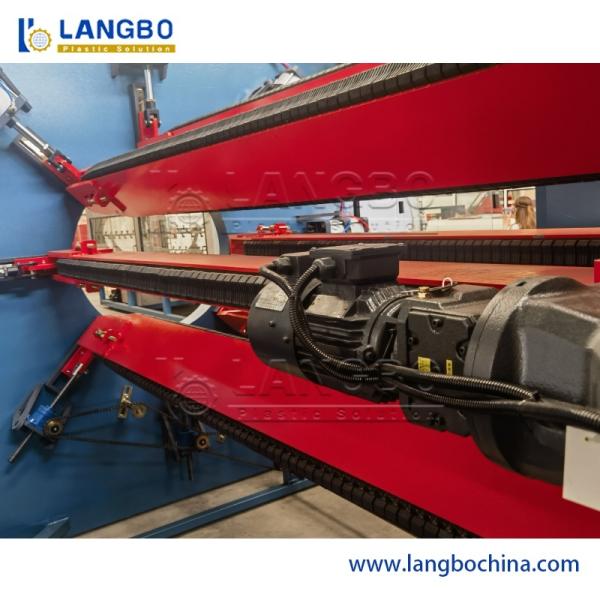 Machine d'extrusion de tuyaux en plastique PE/PP/HDPE/PVC/PPR en vente chaude pour la fabrication de tuyaux en plastique pour l'alimentation en gaz et en eau/ligne de production