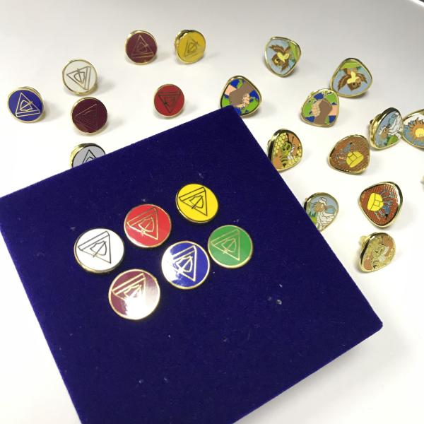 Cute Gold Masonic Lapel Pins Animal Easter Enamel Badge Zinc Alloy