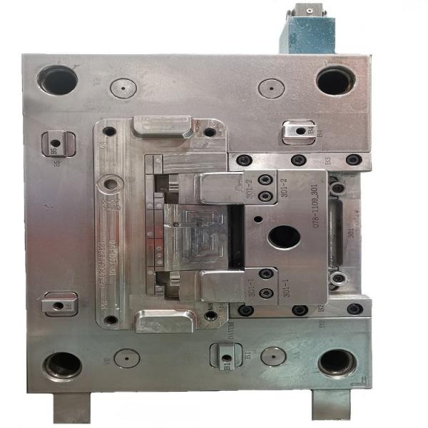 YUDO Runner Medical Device Injection Mold Sub Gate Or Point Gate