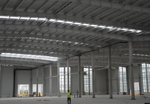 Prefabricated Light Steel Structure Construction Tractor Factory Warehouse (KXD-222)
