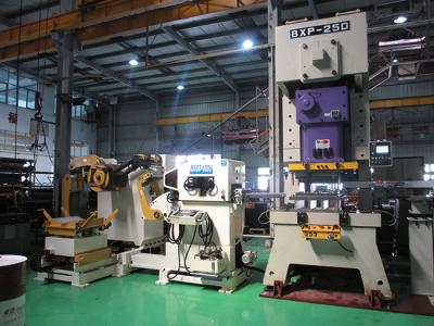 Multi - Functional Steel Coil Uncoiler Short Gauge Feeder / Mechanical Shearing Machine
