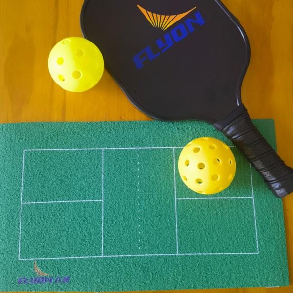 O tapete de pickleball resistente ao deslizamento é durável e seguro.