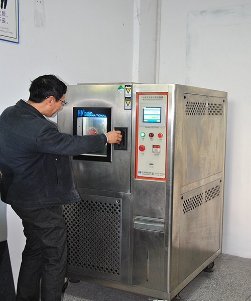 Heat-Resistant PE Foam Tape with 20 Months Warranty and Customizable Size for Car Decoration and Masking