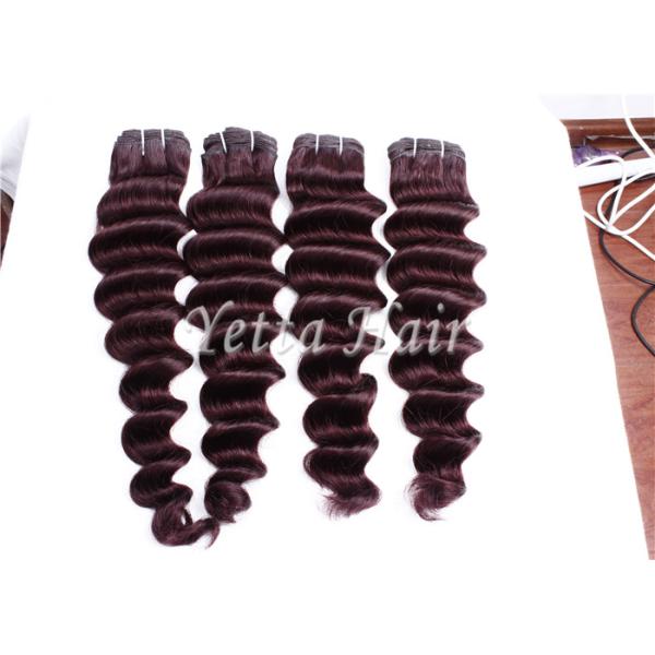 Las extensiones rojo oscuro modificadas para requisitos particulares del cabello humano de la Virgen agitan flojamente con suavidad