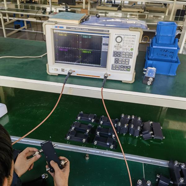 698-4000 МГц UHF 3X3 гибридный комбайнер для нейтрального хоста в здании