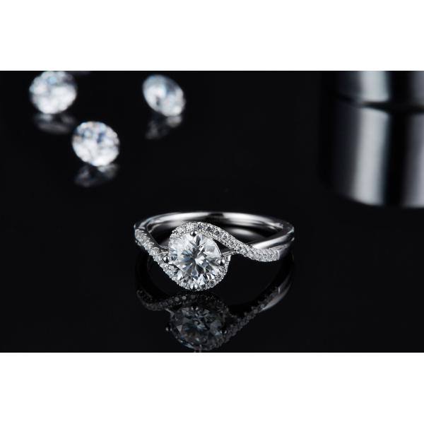 Простое обручальное кольцо свадьбы извива ленты Moissanite отрезка круга безграничности женщин прибытия S925 яркое устанавливая