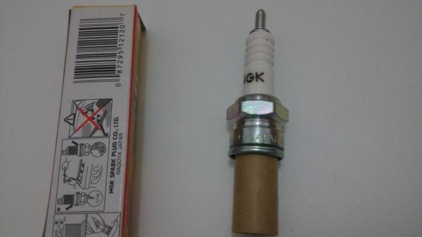 NGK D8EA / 2120 NGK Spark Plugs Honda Yamaha Suzuki Kawasaki E43 , Platinum Materical
