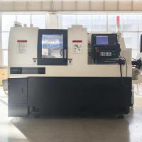 Machine à tourner CNC de haute précision avec convoyeur à copeaux et alimentateur à barres pour le tournage de métaux de type suisse