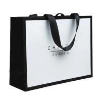 Impression de logo personnalisé en papier de magasinage blanc de luxe Sac en carton sur mesure avec poignée de ruban