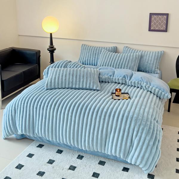 Cuatro piezas de ropa de cama