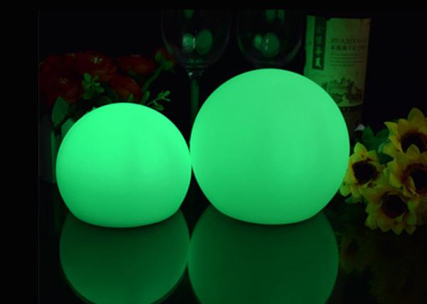 A bola do diodo emissor de luz do humor do material plástico ilumina o diâmetro 10 Cm com controlo a distância
