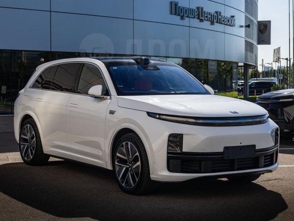 Li L7 8 Hours Charging Time and 360° Rear Camera SUV EV Cars
