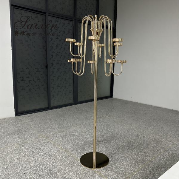 Novos candelabros de metal para candelabros de casamento