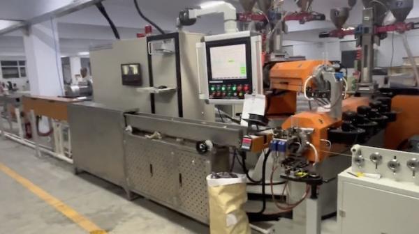 Línea de producción de extrusión de alambre de alta velocidad para automóviles 1500 m/min