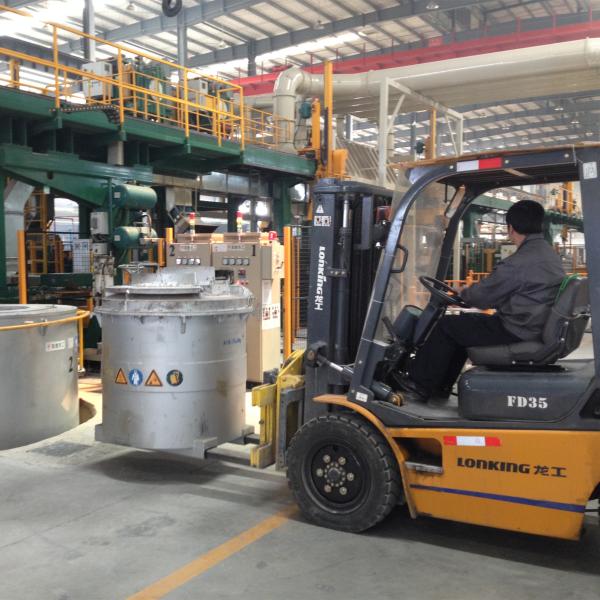 La cuillère de transfert pour l'aluminium liquide / la cuillère de transfert pour l'aluminium fondu