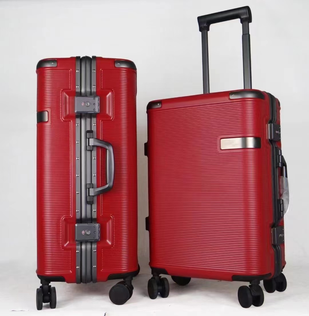 Hot Selling Minimalist Design Large Capacity Travel Trolley Suitcase Shock Absorbing Spinner High Mobility for Busy On-The-Go