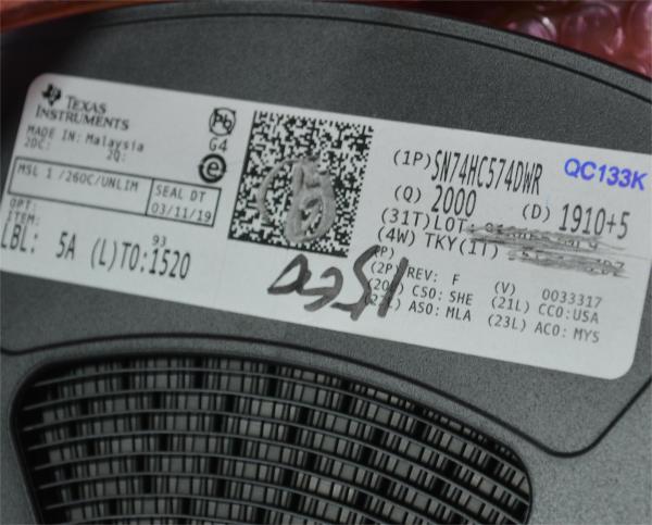 SN74HC574DWR Octal tipo D Flip-Flop Salidas de 3 estados 6ns Retardo de propagación SOIC-20 2-6V Suministro de -40°C a +85°C